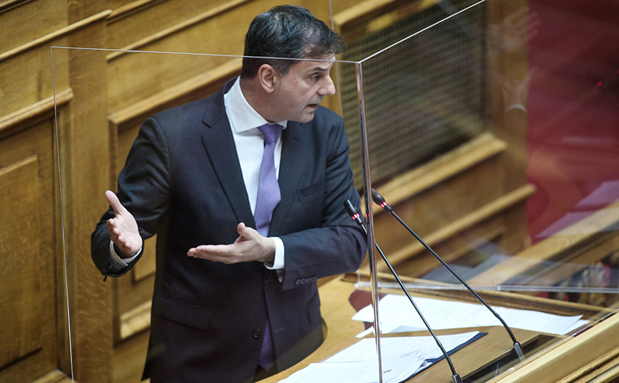 Θεοχάρης: Όποιος δεν ψηφίζει το νομοσχέδιο, δεν δίνει τα 4,4 δισ. ευρώ στον ελληνικό λαό