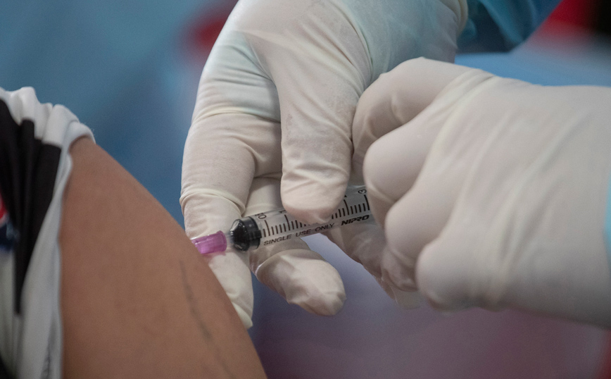 Αυστρία: Το πρώτο μέλος της κυβέρνησης που εμβολιάστηκε, έκανε το AstraZeneca