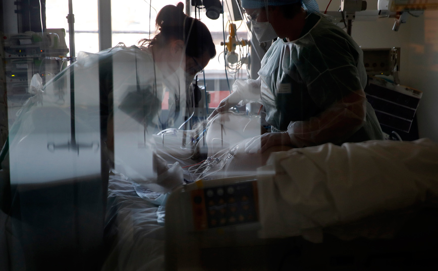 Λάρισα: Αποσωληνώθηκε η έγκυος νοσηλεύτρια &#8211; Μεταφέρθηκε στο τμήμα λοιμώξεων