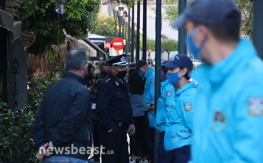 Εικόνες από την αστυνομική επιχείρηση και τον «αποκλεισμό» της Βεάκη στο Περιστέρι