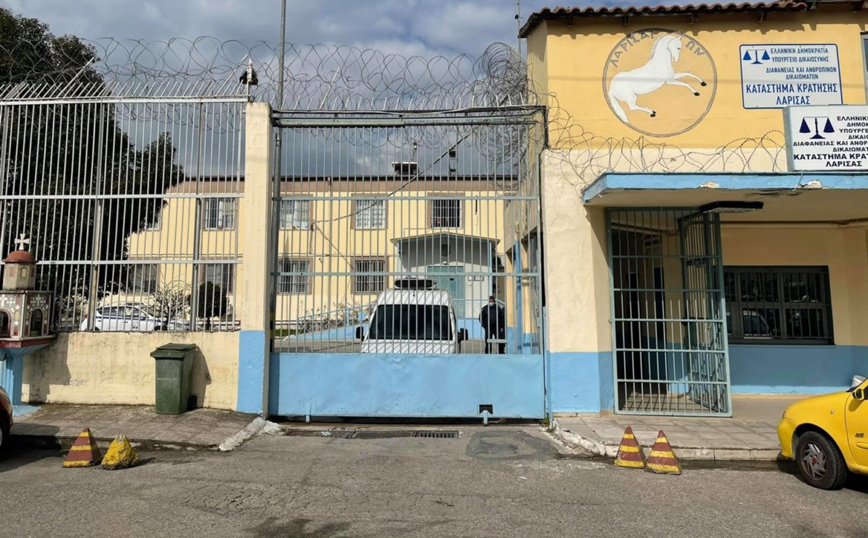 Έκρυθμη η κατάσταση στις φυλακές της Λάρισας: Σχεδόν 100 κρατούμενοι αρνούνται να επιστρέψουν στα κελιά τους