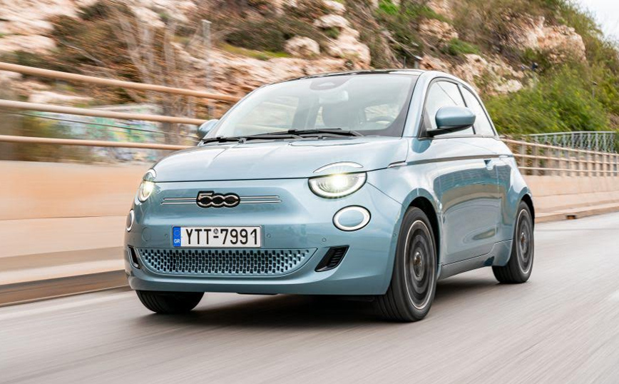 Το ηλεκτρικό Fiat 500 «τραγουδά» Ελληνικές επιτυχίες