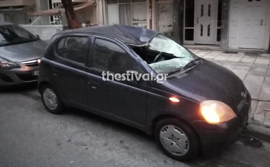 Θεσσαλονίκη: Άνδρας πήδηξε από ταράτσα και κατέληξε πάνω σε αυτοκίνητο