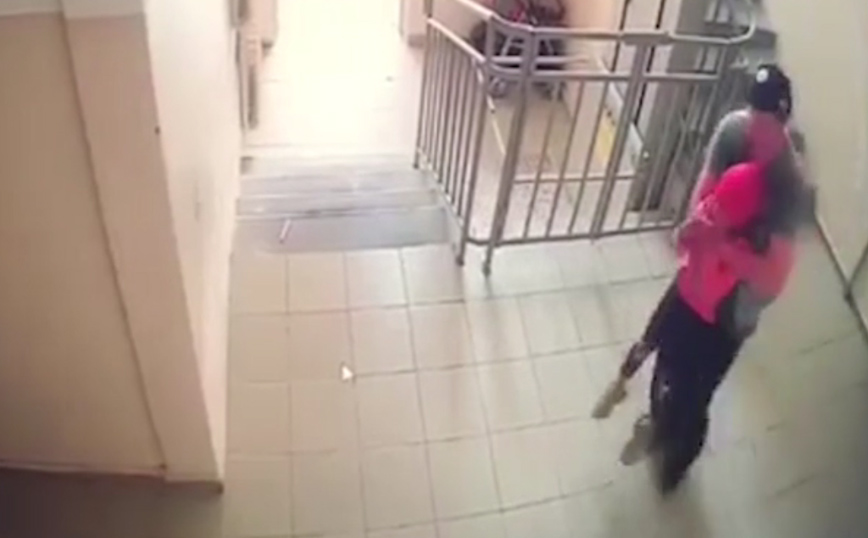 Τρομακτικό βίντεο με την αρπαγή 7χρονης από παιδόφιλο – «Την έγδυσε και άρχισε να την αγγίζει»