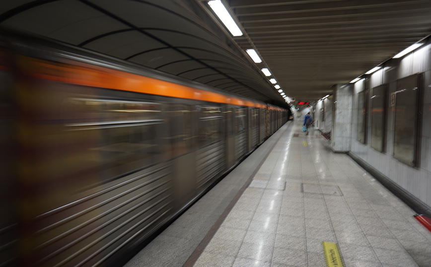 Αποκαταστάθηκε η κυκλοφορία σε ολόκληρη τη Γραμμή 2 του Μετρό μετά την πτώση ατόμου