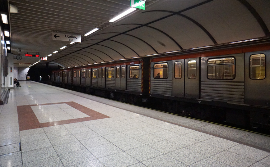 Πτώση ατόμου στις γραμμές στον σταθμό του μετρό Πανεπιστήμιο