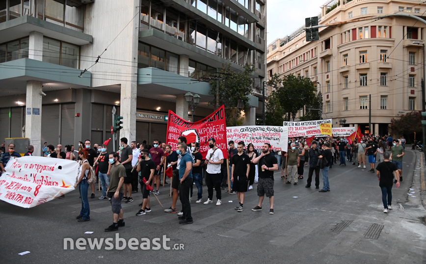 Πορεία στο κέντρο της Αθήνας για το εργασιακό νομοσχέδιο &#8211; Μπογιές στην Τράπεζα της Ελλάδος