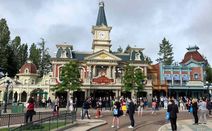 Άνοιξε ξανά η Disneyland Paris &#8211; Ο Μίκι Μάους δεν θα δίνει αγκαλιές