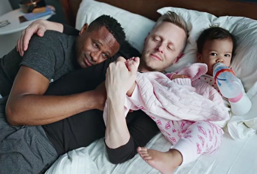 Dads: Ιδιωτικά φωτογραφικά πορτρέτα γκέι πατρότητας