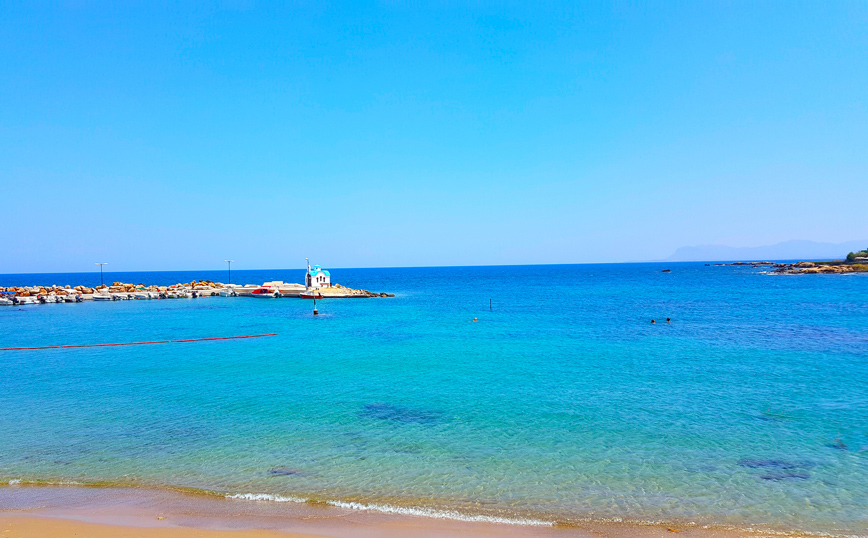 Χανιά: Σε 12 παραλίες της περιοχής κυματίζουν γαλάζιες σημαίες