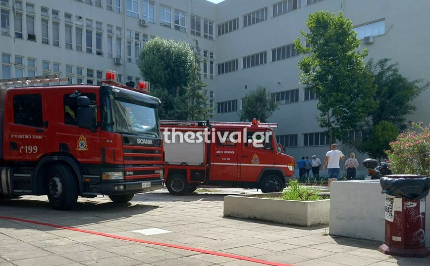 Θεσσαλονίκη &#8211; ΑΠΘ: Υπό μερικό έλεγχο η φωτιά σε εργαστήριο του Τμήματος Ιατρικής