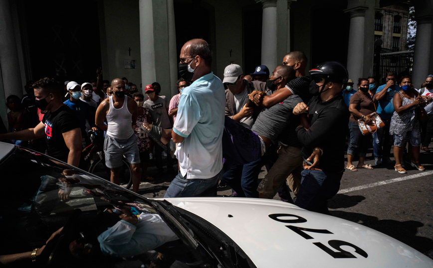 Κούβα: Τουλάχιστον 100 ακτιβιστές έχουν συλληφθεί από την Κυριακή