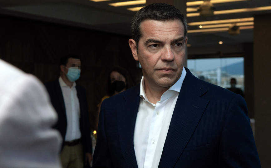 Ο Τσίπρας συγκρίνει το κοινωνικό μέρισμα με ΝΔ και με ΣΥΡΙΖΑ