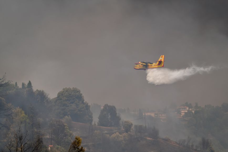 Φωτιά στη Γορτυνία: Ξεκίνησαν να επιχειρούν τα εναέρια μέσα