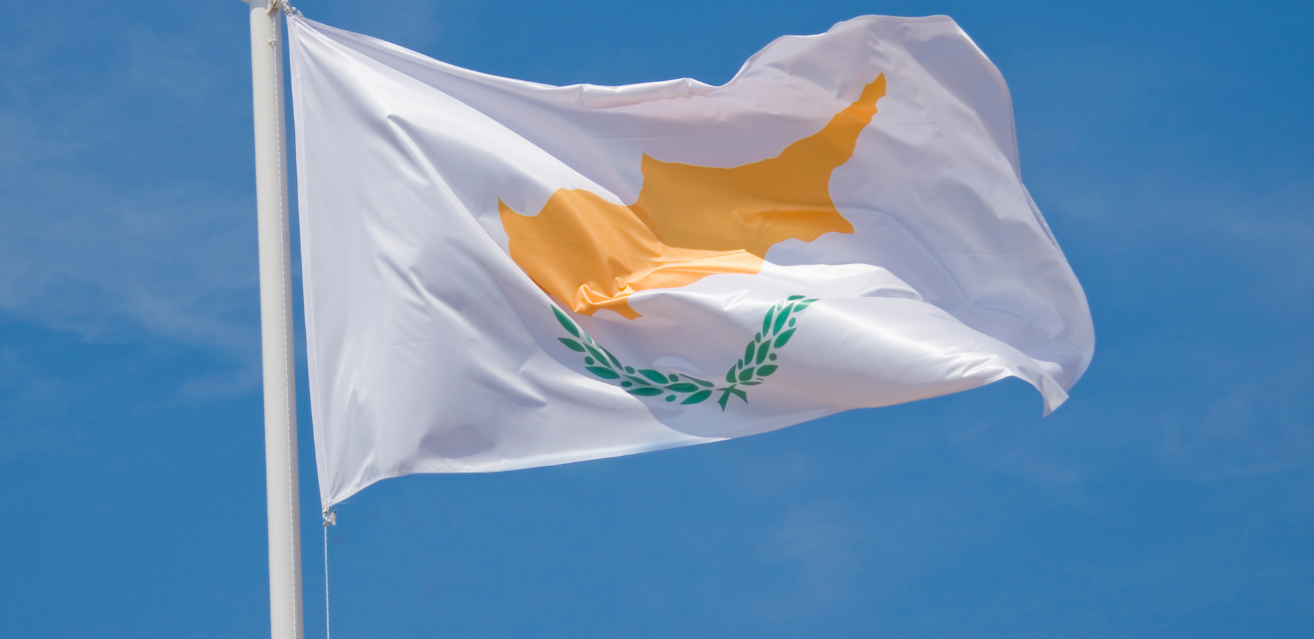 Η ιστορία της σημαίας της Κύπρου που έχει σχεδιαστεί από έναν… Τουρκοκύπριο