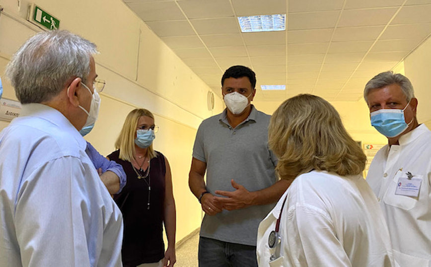 Κικίλιας: Το ΕΚΑΒ έκανε 77 διακομιδές ασθενών με αναπνευστικά προβλήματα λόγω του καύσωνα και των πυρκαγιών
