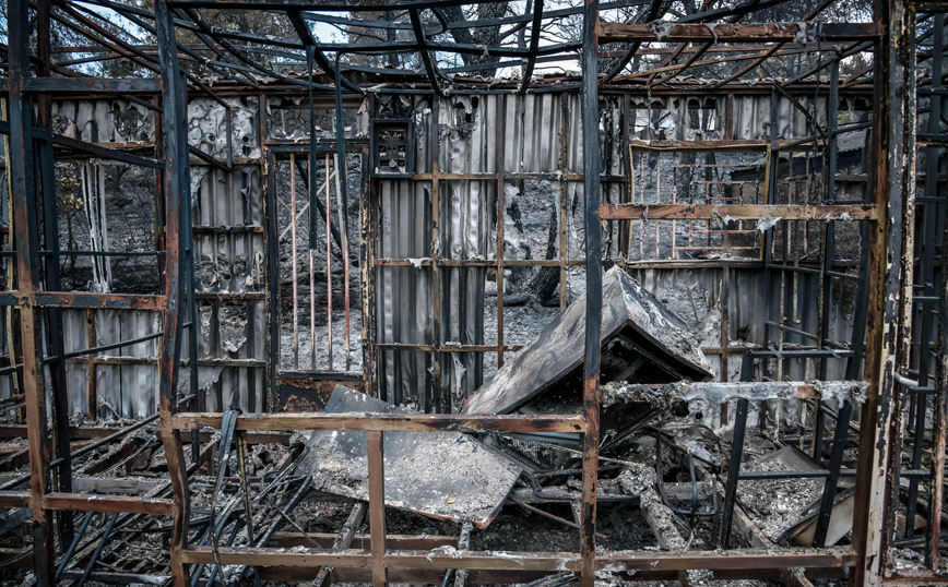 Πυρκαγιές στην Ελλάδα: Συνεχίζονται οι επιχειρήσεις κατάσβεσης &#8211; 299 πυροσβέστες με 61 Ρουμάνους στα Βίλια