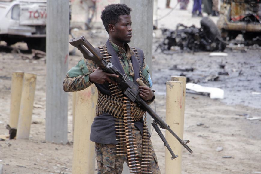 Στρατιώτης σκόρπισε τον θάνατο σε βάση του Μογκαντίσου της Σομαλίας &#8211; Πέντε νεκροί μαζί με τον δράστη