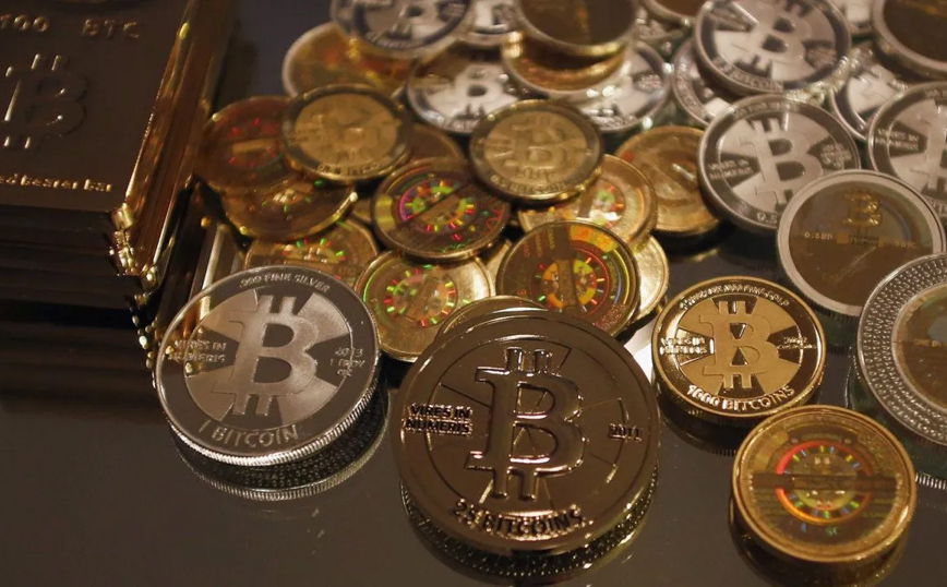Bitcoin: Νέα πτώση στο κρυπτονόμισμα &#8211; Πού οφείλεται η «βουτιά» του Σαββατοκύριακου