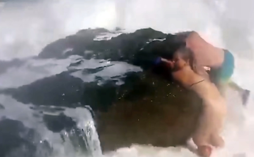 Δραματικές εικόνες: Παλεύουν με τη φουρτουνιασμένη θάλασσα λίγο πριν βρουν τραγικό θάνατο