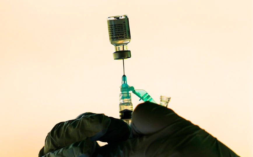 Κορονοϊός: Και η Γερμανία συνιστά τη χρήση του εμβολίου Pfizer στους κάτω των 30 ετών και στις εγκύους