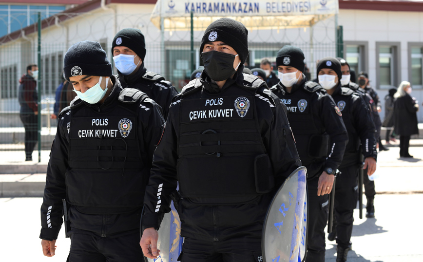 Συλλήψεις δίχως τέλος στην Τουρκία: Χειροπέδες σε 158 πρώην σπουδαστές στρατιωτικών σχολών και εν ενεργεία στρατιωτικών