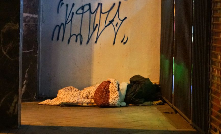 Θεσσαλονίκη: Θλίψη για τον άστεγο που πέθανε από το κρύο &#8211; Είχε ζητήσει γάντια για να μην παγώνουν τα χέρια του