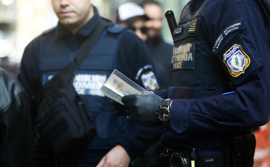 Χειροπέδες σε δύο επίορκους αστυνομικούς στην Αττική πέρασαν οι «Αδιάφθοροι» &#8211; Κατηγορούνται για εκβίαση και δωροληψία