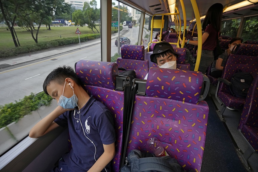 Χονγκ Κονγκ: Το «Sleeping Bus Tour» βοηθάει τους άυπνους να ρίξουν έναν ύπνο σε μια πεντάωρη διαδρομή