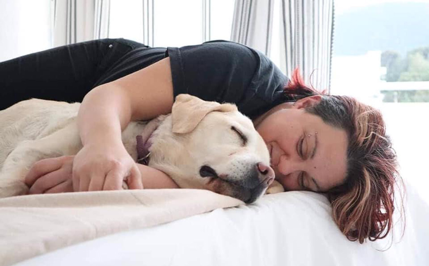 H Ιωάννα Μαρία Γκέρτσου αποχαιρετά την σκυλίτσα της τη Μέη και σχολιάζει τα προβλήματα του νόμου για τα ζώα συντροφιάς