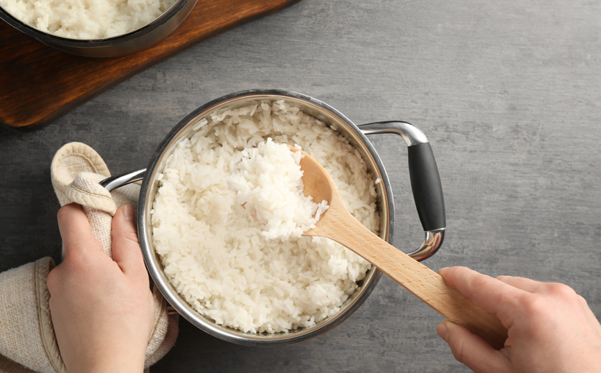 Πόσο ασφαλές είναι να τρώτε το ρύζι που έχει μείνει από την προηγούμενη ημέρα