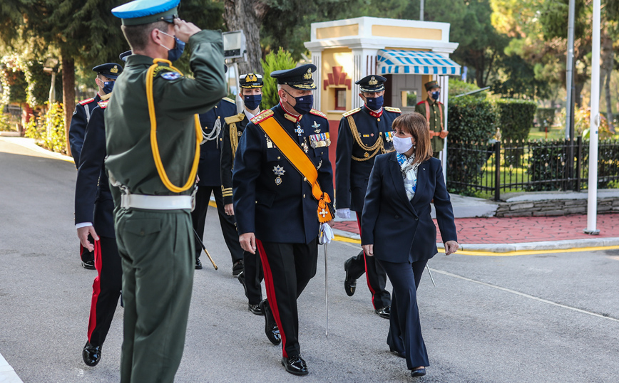 Κατάθεση στεφάνου από την Σακαλλαροπούλου Κατάθεση στεφάνου από την Σακαλλαροπούλου
