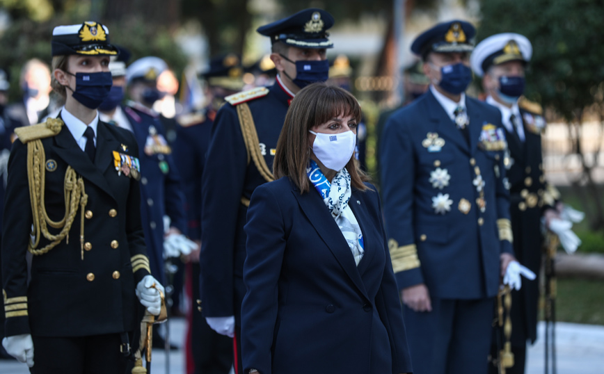 Κατάθεση στεφάνου από την Σακαλλαροπούλου Κατάθεση στεφάνου από την Σακαλλαροπούλου