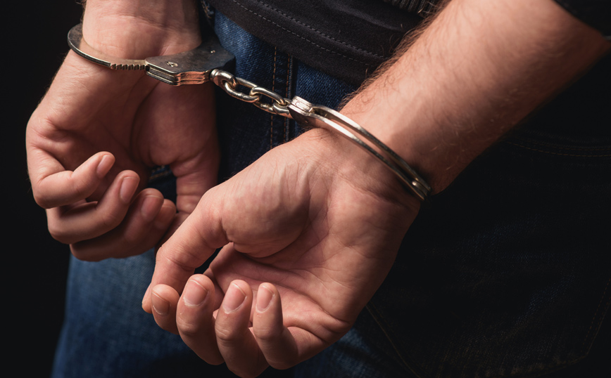 Συνελήφθη 27χρονος που είχε κλέψει χρηματοκιβώτιο από διαμέρισμα στη Γλυφάδα