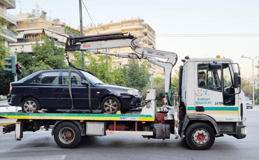 Δήμος Αθηναίων: Παρελθόν από τους δρόμους της Αθήνας 3.800 εγκαταλελειμμένα οχήματα