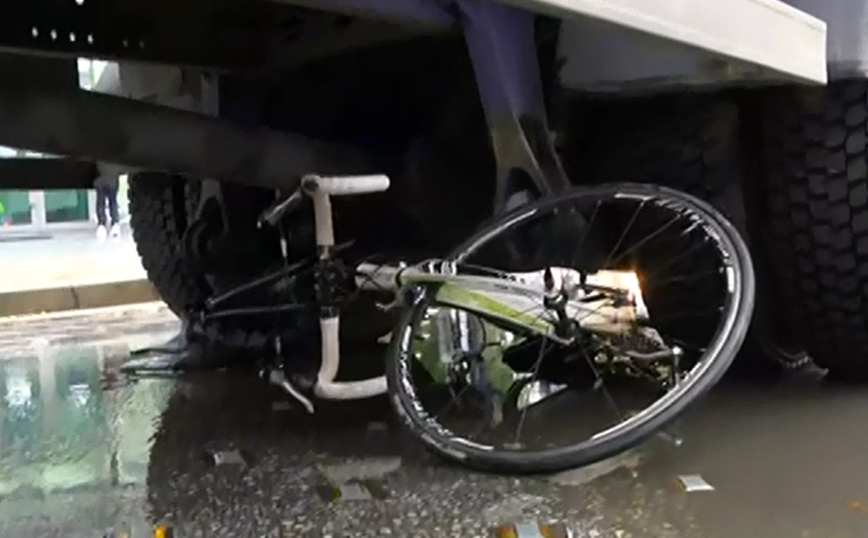 Θεσσαλονίκη: Πέθανε η ποδηλάτισσα που παρασύρθηκε από φορτηγό