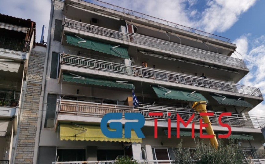 Θεσσαλονίκη: Τα νεότερα για την υγεία του κοριτσιού που έπεσε από το μπαλκόνι