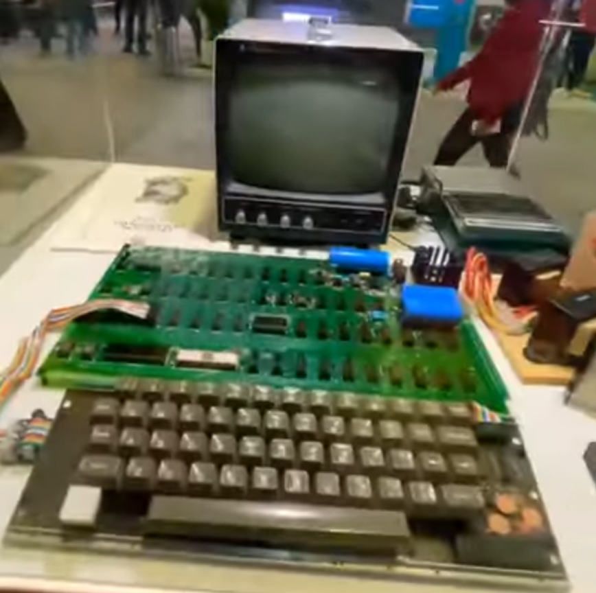 Υπολογιστής της Apple από το 1976 δημοπρατήθηκε για 350.000 ευρώ