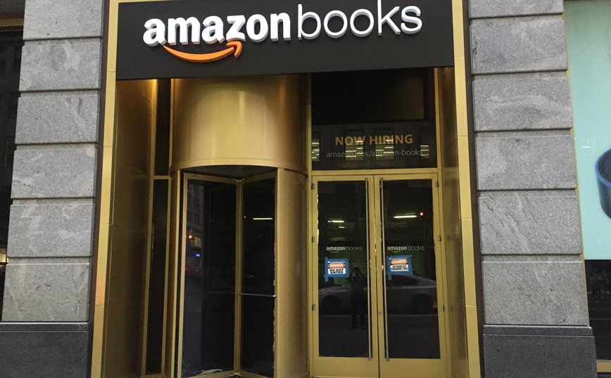 Amazon: Κλείνει καταστήματα σε ΗΠΑ και Βρετανία