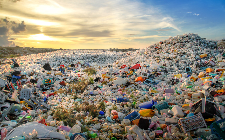 Πρωταθλήτρια στα πλαστικά απορρίμματα η Αμερική: Κάθε πολίτης της παράγει κατά μέσο όρο 130 κιλά το έτος