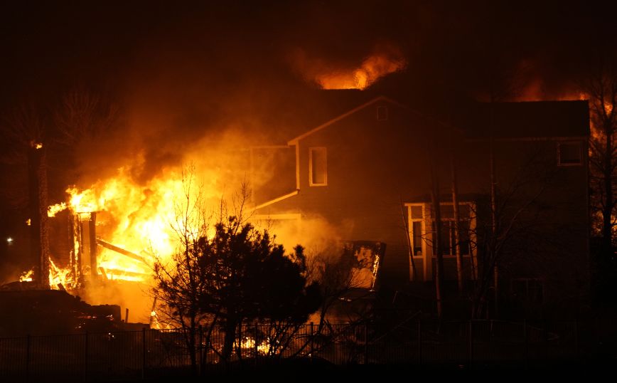 Πύρινη κόλαση στο Κολοράντο των ΗΠΑ &#8211; Οι φλόγες κατάπιαν σπίτια, ξενοδοχεία και εμπορικά &#8211; Στάχτη 6.480 στρέμματα