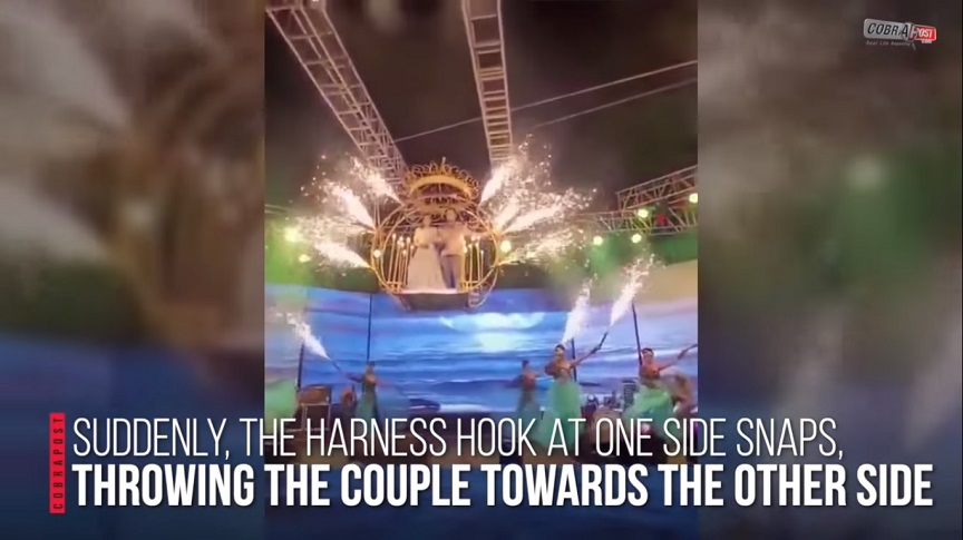 Ζευγάρι στην Ινδία ήθελε να κάνει εντυπωσιακή είσοδο στο γαμήλιο πάρτι, αλλά έζησε τον τρόμο