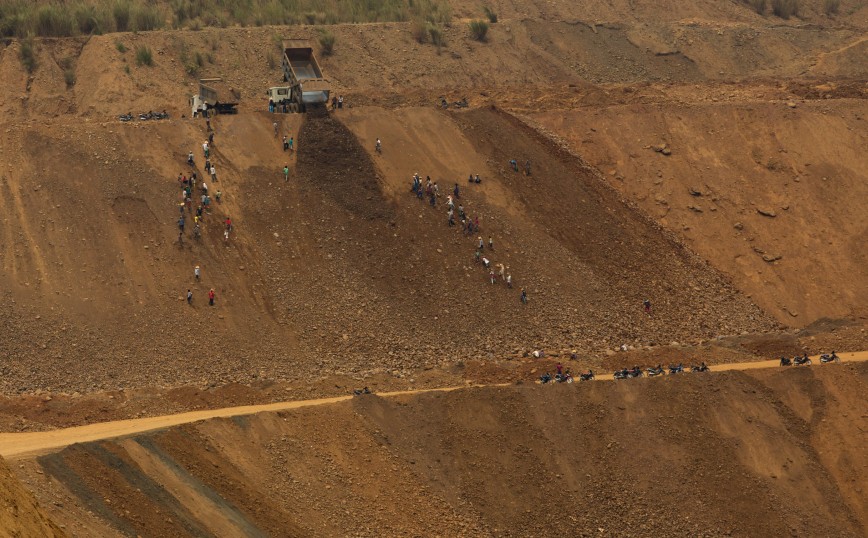 Μιανμάρ: Τρεις ανασύρθηκαν νεκροί μετά την κατολίσθηση στο ορυχείο &#8211; Δεκάδες οι αγνοούμενοι