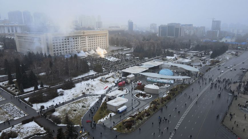 Καζακστάν: Παραμένει εκτός ελέγχου η κατάσταση &#8211; Έκρηξη και πυροβολισμοί στο Αλμάτι