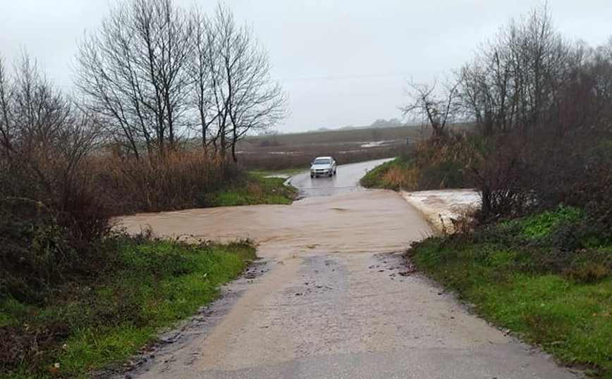 Κακοκαιρία Διομήδης: Κλειστά τα σχολεία την Τετάρτη στον δήμο Δομοκού &#8211; Πλημμύρες από τη συνεχή βροχή