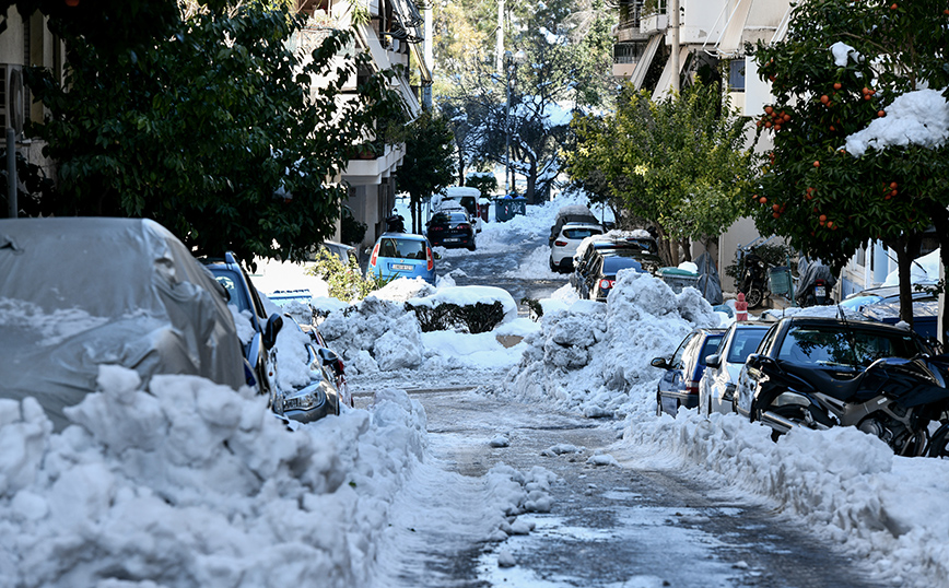 Πότε θα λιώσουν τα χιόνια από τους δρόμους και τα πεζοδρόμια της Αθήνας