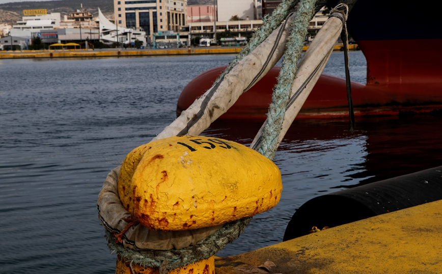 Η κακοκαιρία «δένει» τα πλοία στα λιμάνια: Απαγορευτικό από Πειραιά, Ραφήνα και Λαύριο