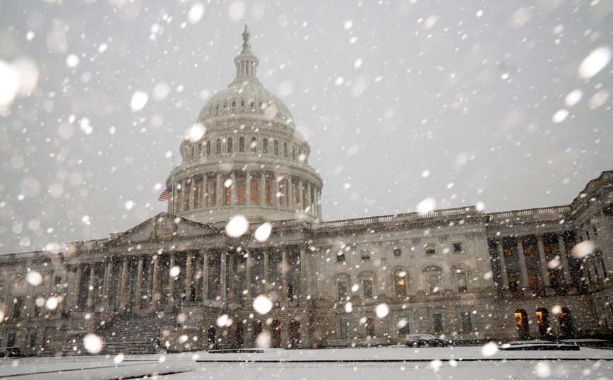 ΗΠΑ: Σφοδρή χιονοθύελλα παρέλυσε την Ουάσιγκτον