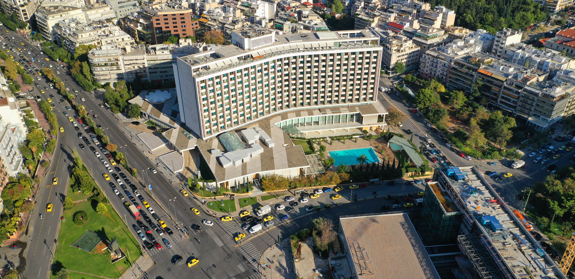 Hilton: Το ξενοδοχείο-ορόσημο της Αθήνας που φιλοξένησε όλο το διεθνές τζετ σετ