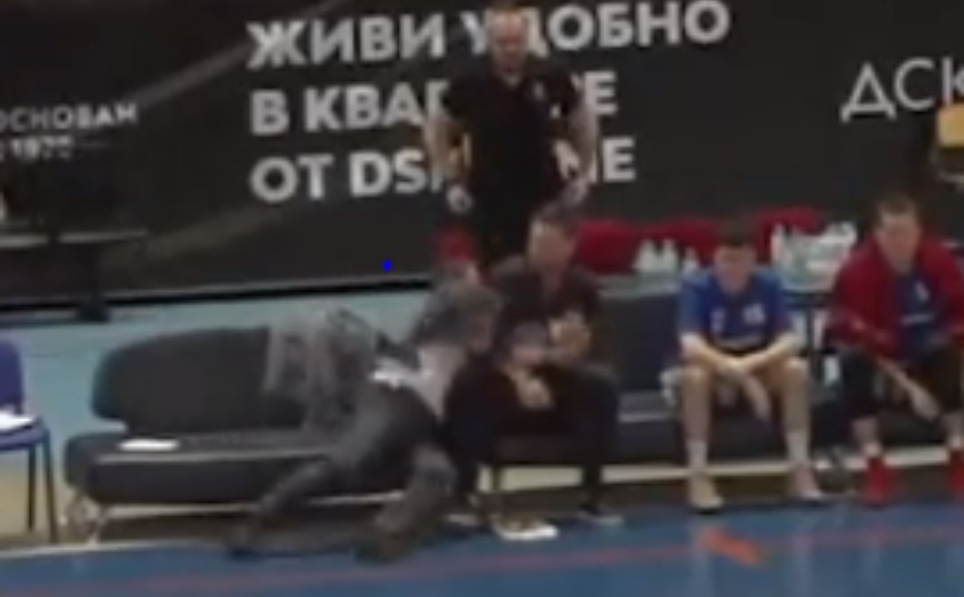 Ρωσία: Βοηθός γρονθοκόπησε τον προπονητή την ώρα του αγώνα &#8211; Δείτε το βίντεο